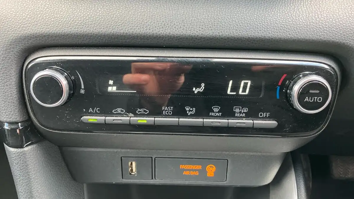 2021-toyota-yaris-15-vvt-i-design-big-20