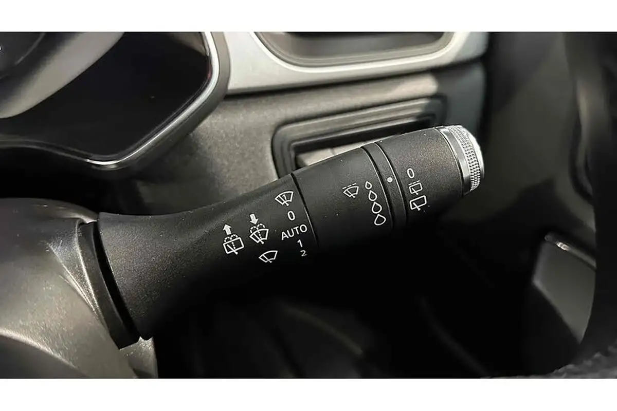 2021-renault-captur-13-tce-iconic-140ps-big-30