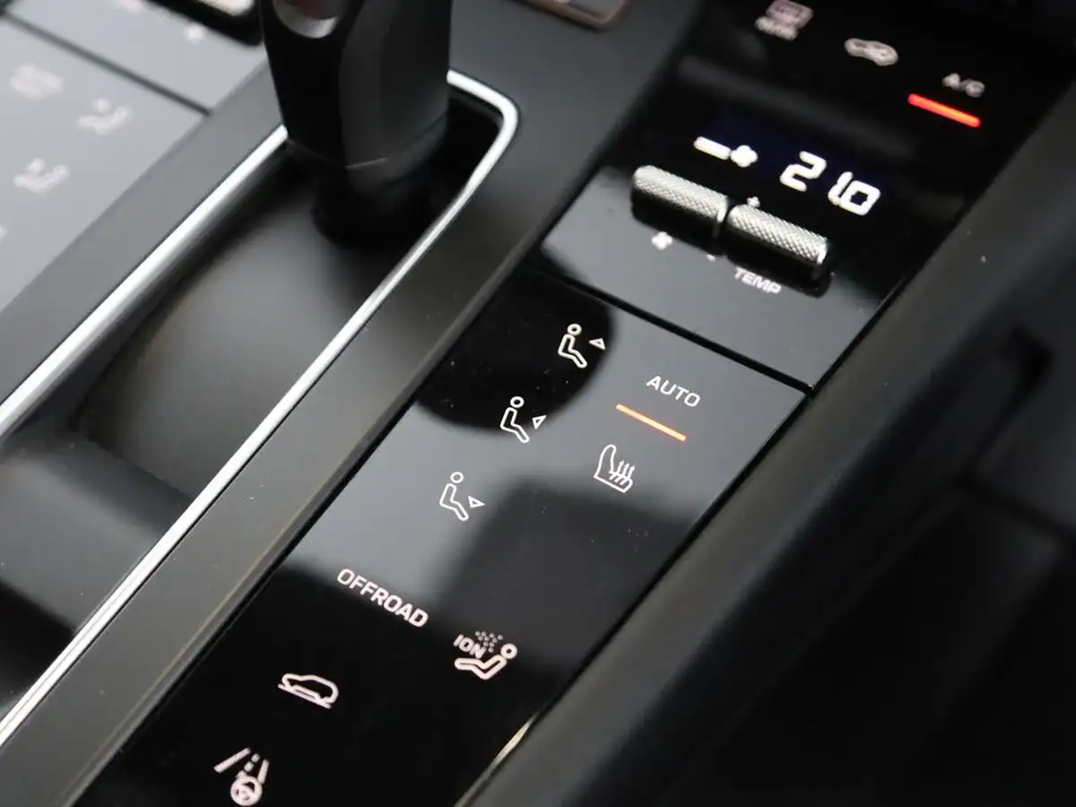 2022-porsche-macan-29-v6-gts-big-16