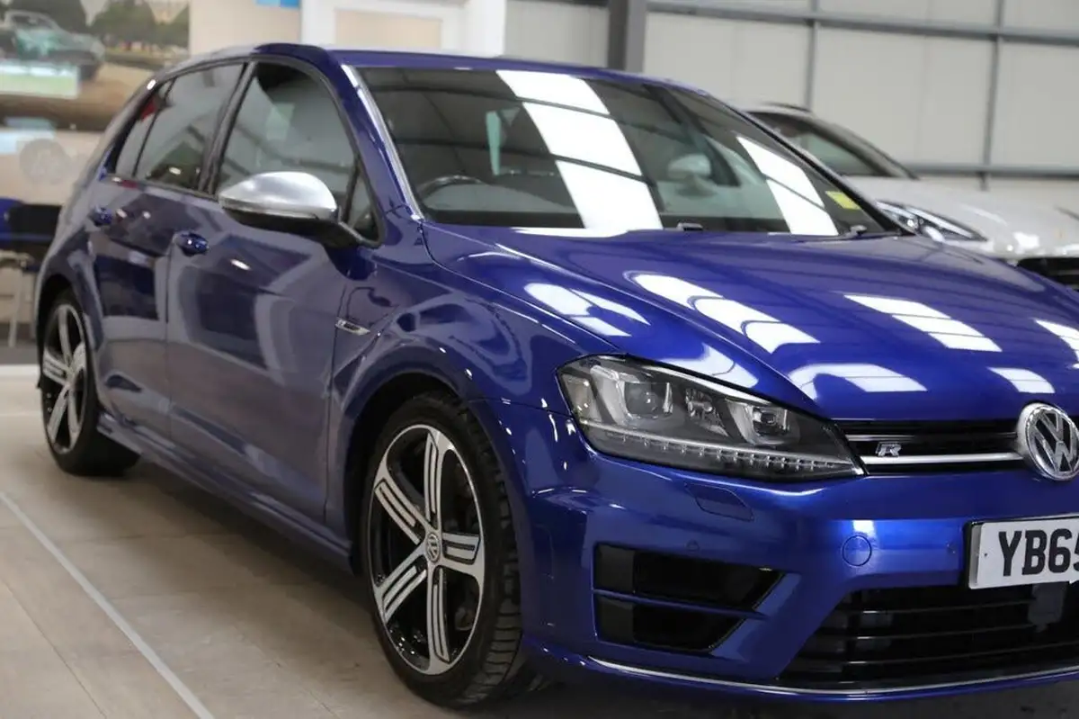 2015-volkswagen-golf-20-tsi-r-hatchback-5d-big-1