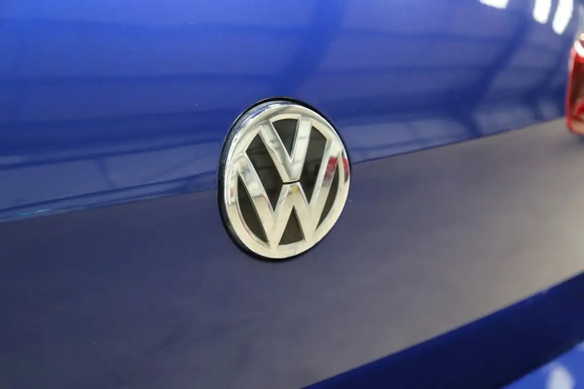 2015-volkswagen-golf-20-tsi-r-hatchback-5d-big-21