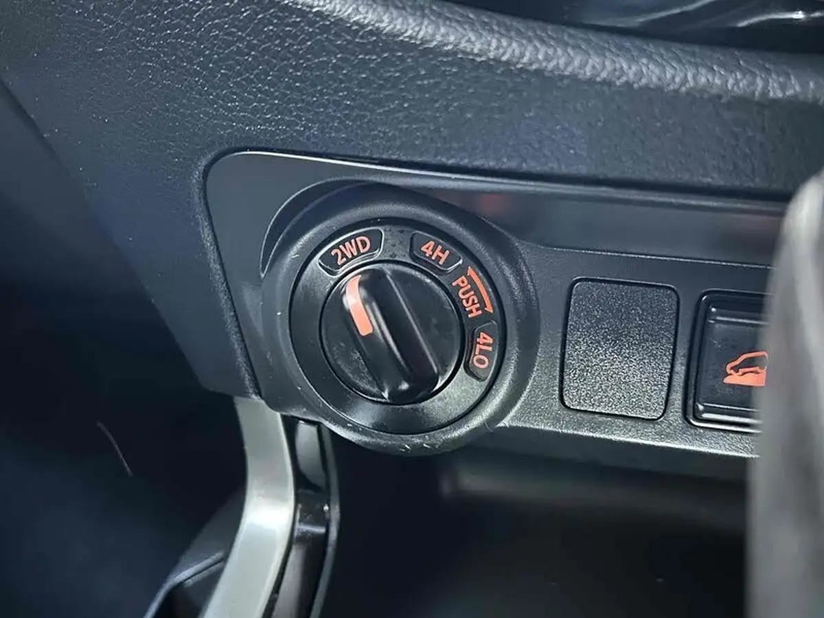 2020-nissan-navara-23dci-tt-tekna-8-navileather-auto-big-11
