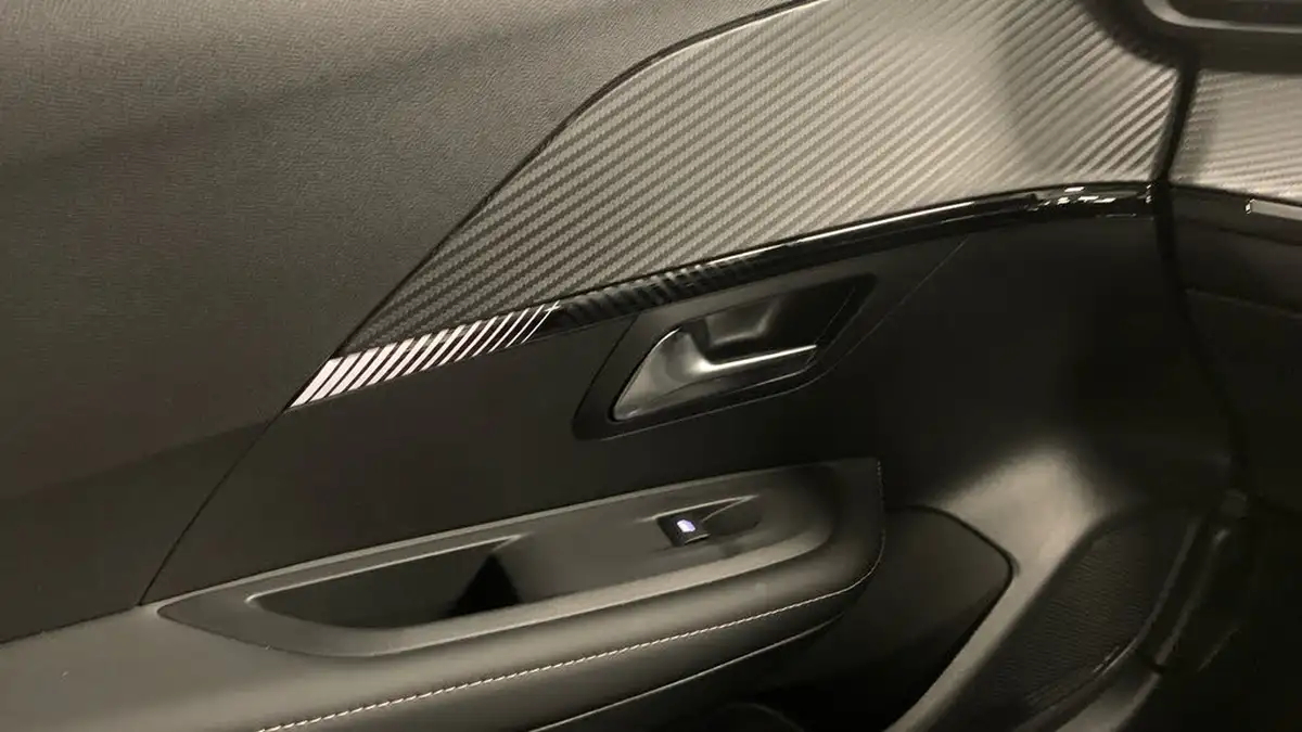 2024-peugeot-208-e-e-style-big-40