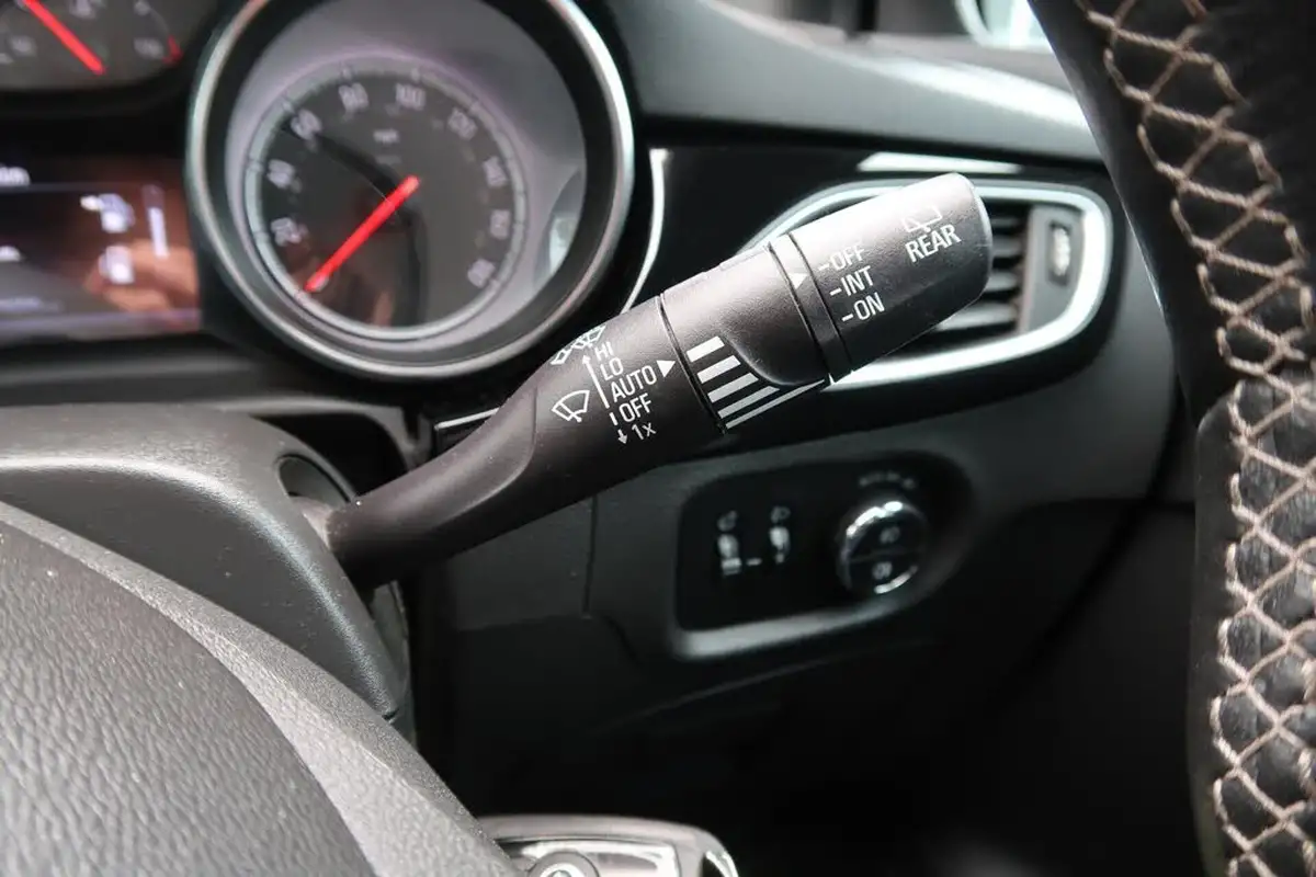 2017-vauxhall-astra-14i-16v-turbo-sri-nav-150ps-hatchback-big-49