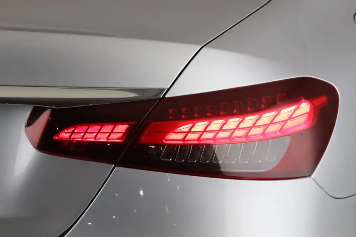 2022-mercedes-benz-e-class-20-e200-amg-line-211ps-saloon-4d-big-9