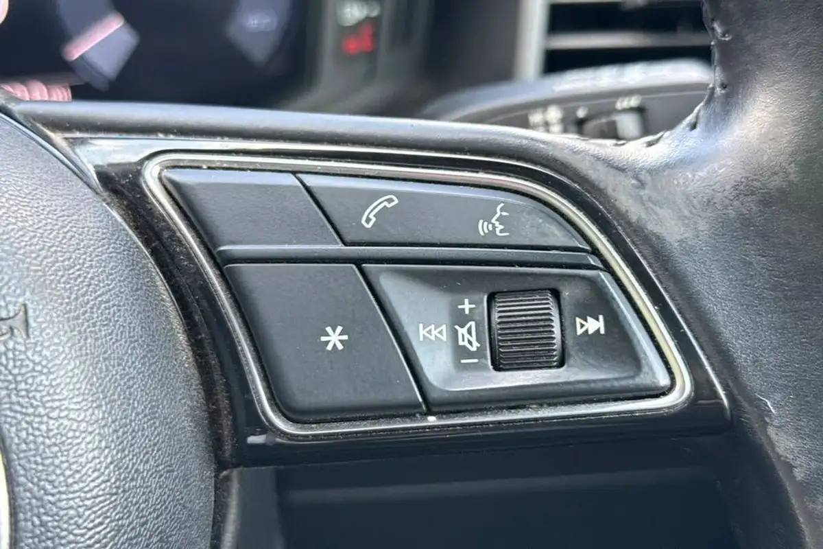 2019-audi-a1-10-30-tfsi-technik-big-40