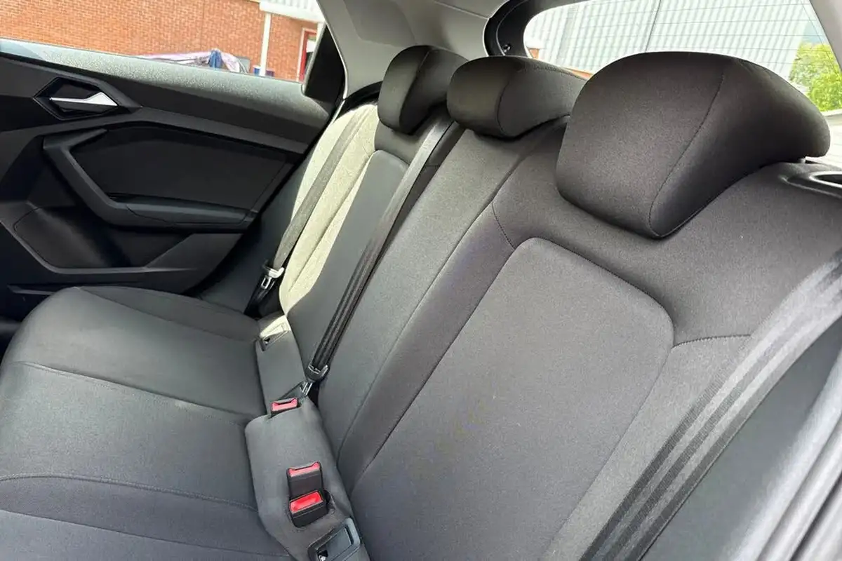 2019-audi-a1-10-30-tfsi-technik-big-12