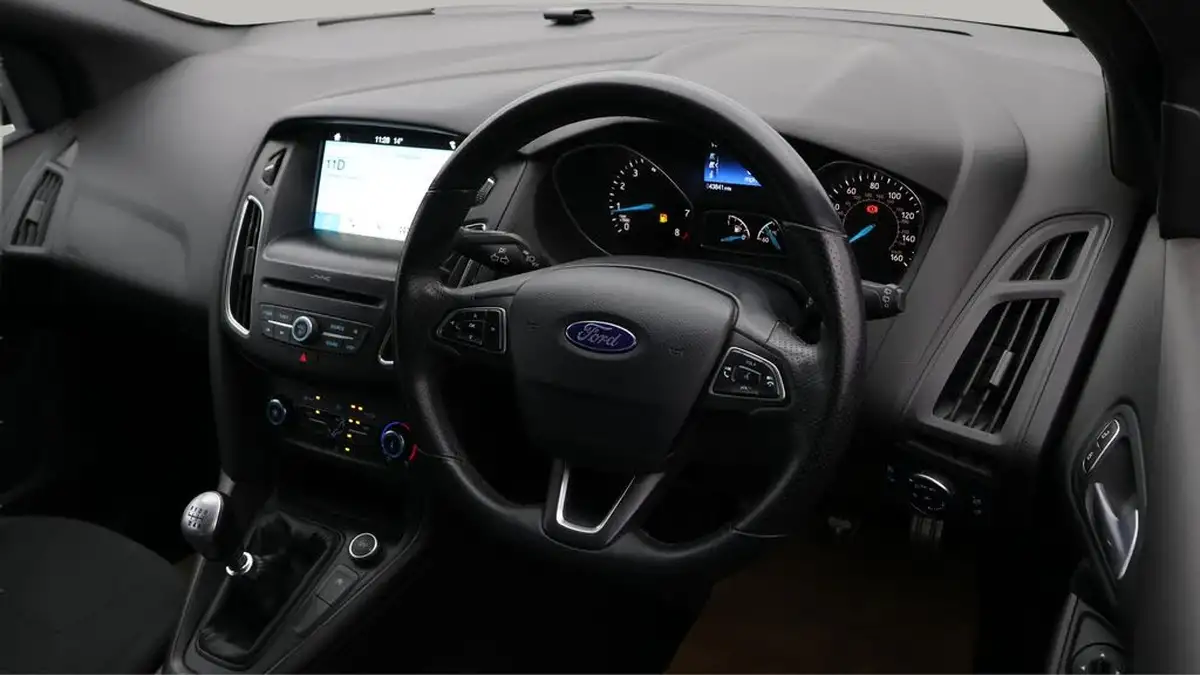 2018-ford-focus-10t-st-line-140ps-hatchback-big-9