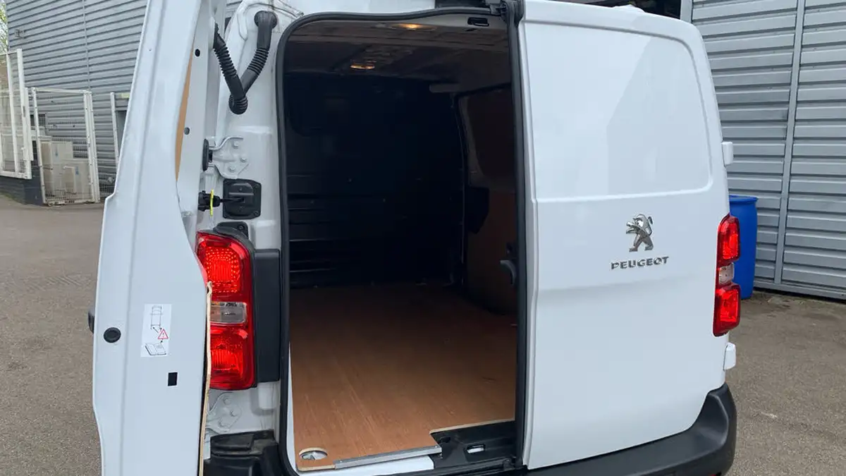 2023-peugeot-expert-15-bluehdi-professional-premium-standard-1000-big-30