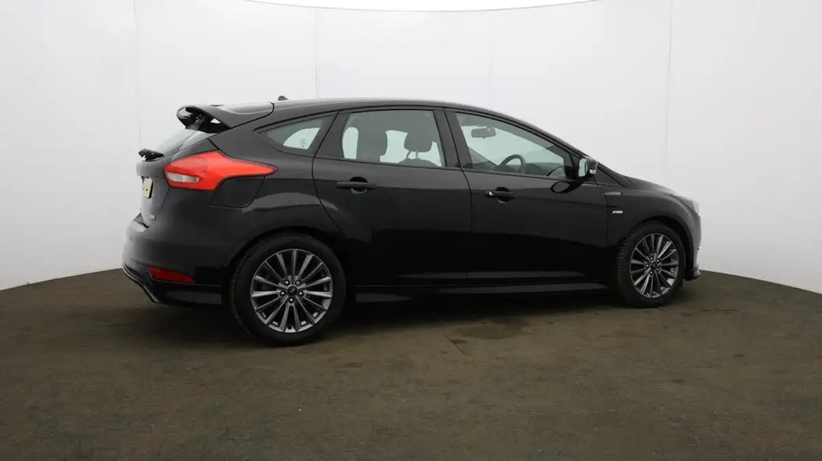 2018-ford-focus-10t-st-line-140ps-hatchback-big-57