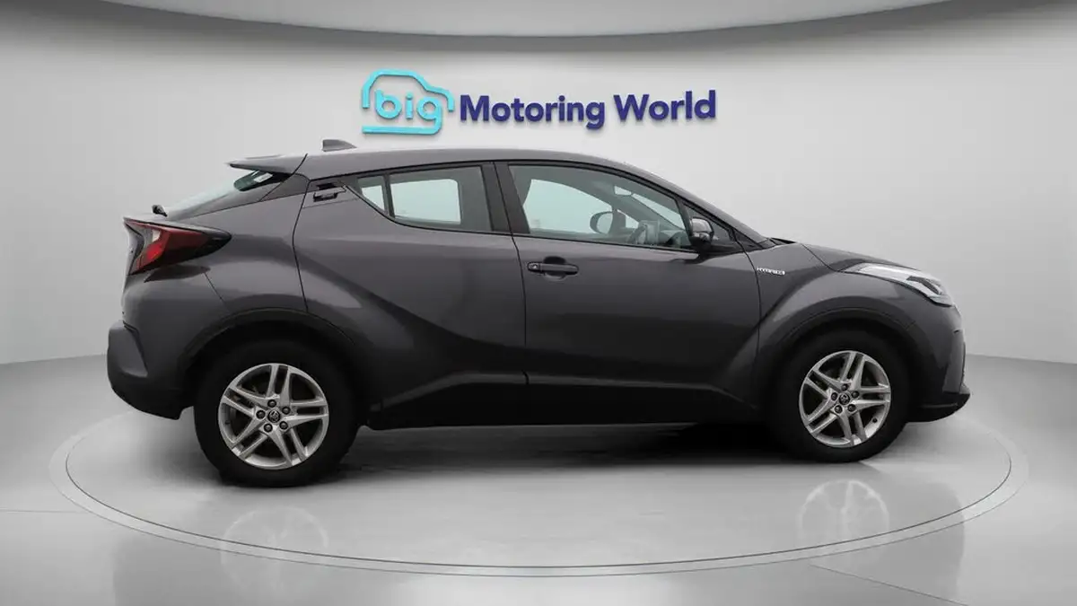 2021-toyota-c-hr-18-vvt-i-icon-big-8