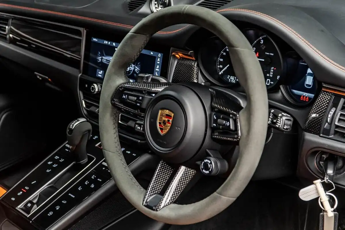 2023-porsche-macan-20-big-27