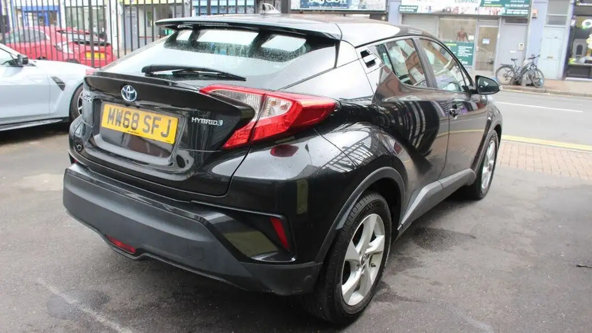 2018-toyota-c-hr-18-vvt-i-icon-foc-sport-pack-big-3