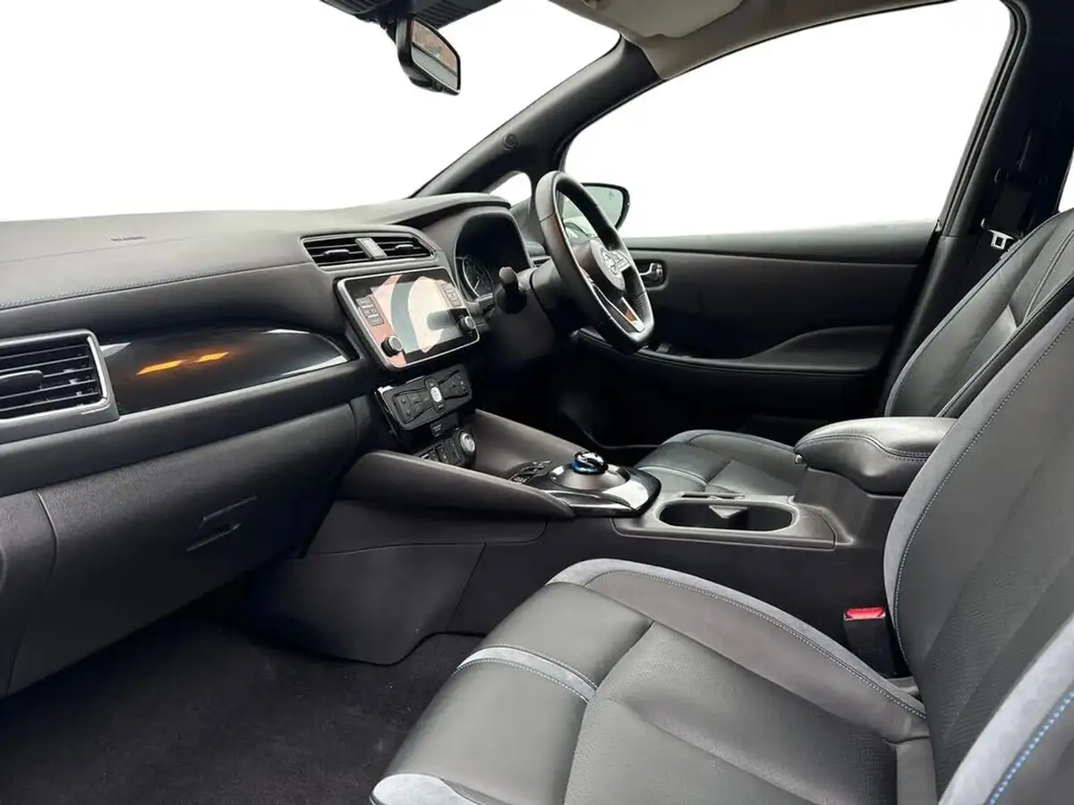 2024-nissan-leaf-e-tekna-39kwh-big-6