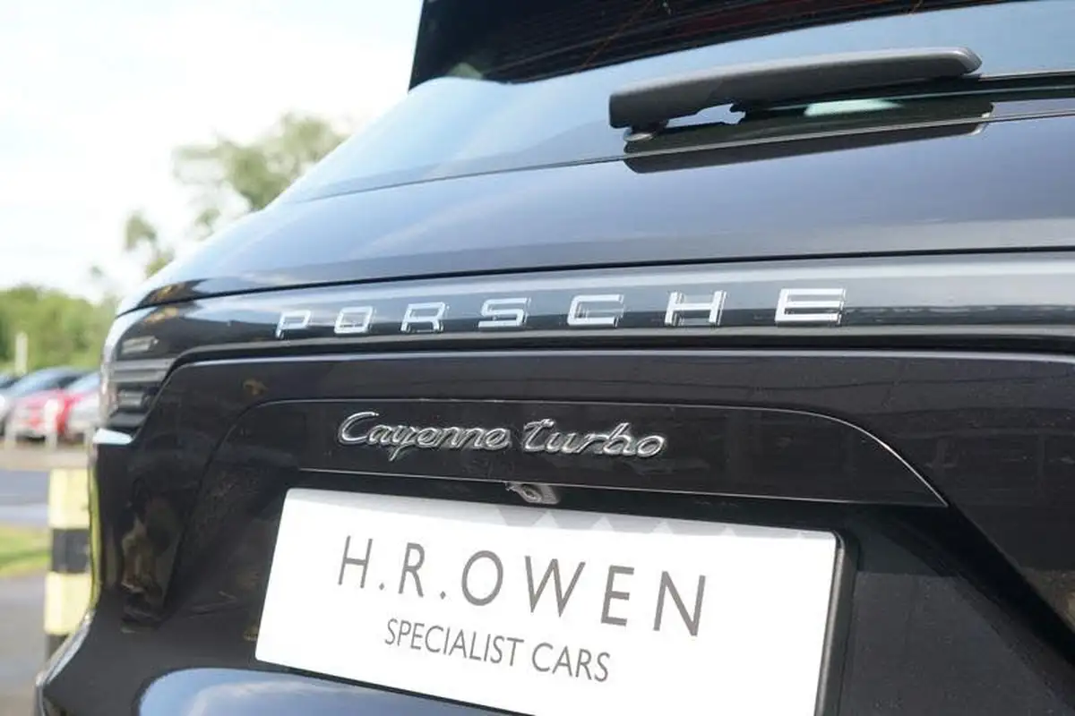 2019-porsche-cayenne-40-v8-turbo-coupe-big-10