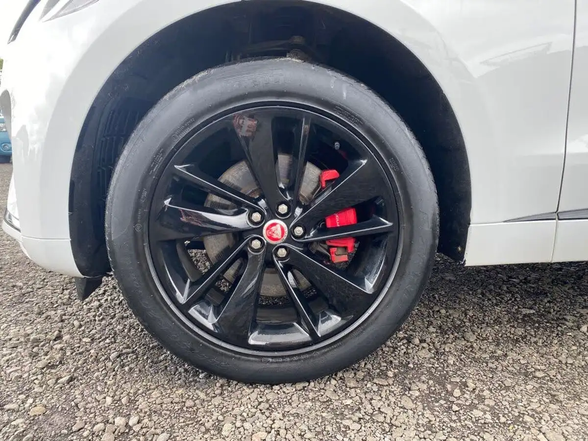 2022-jaguar-f-pace-20-d200-r-dynamic-black-big-49