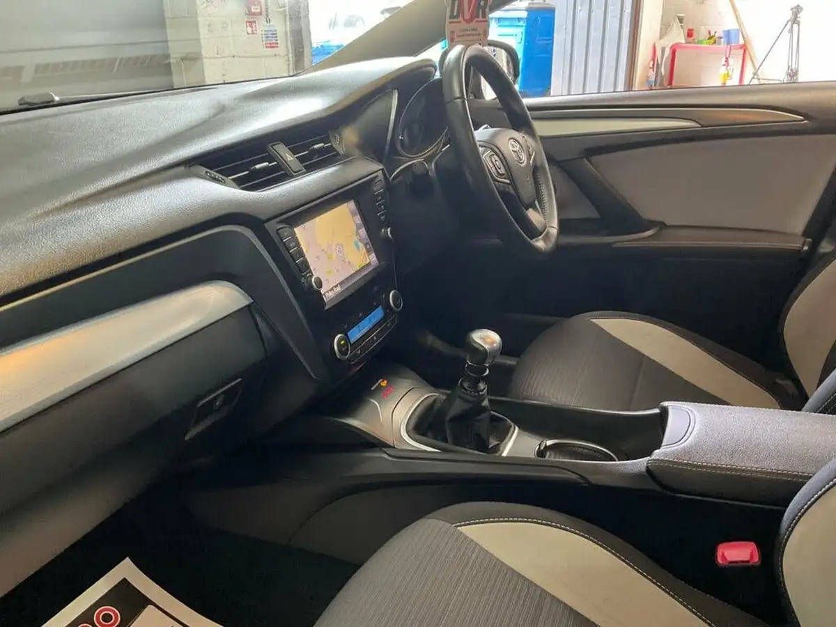 2017-toyota-avensis-18-v-matic-business-edition-saloon-4d-big-28