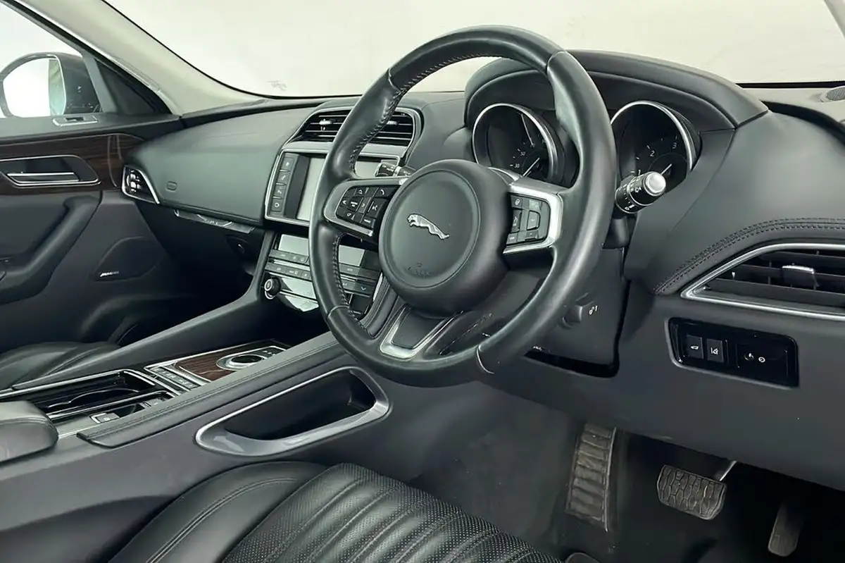 2018-jaguar-f-pace-20-i4d-portfolio-180ps-awd-auto-big-8
