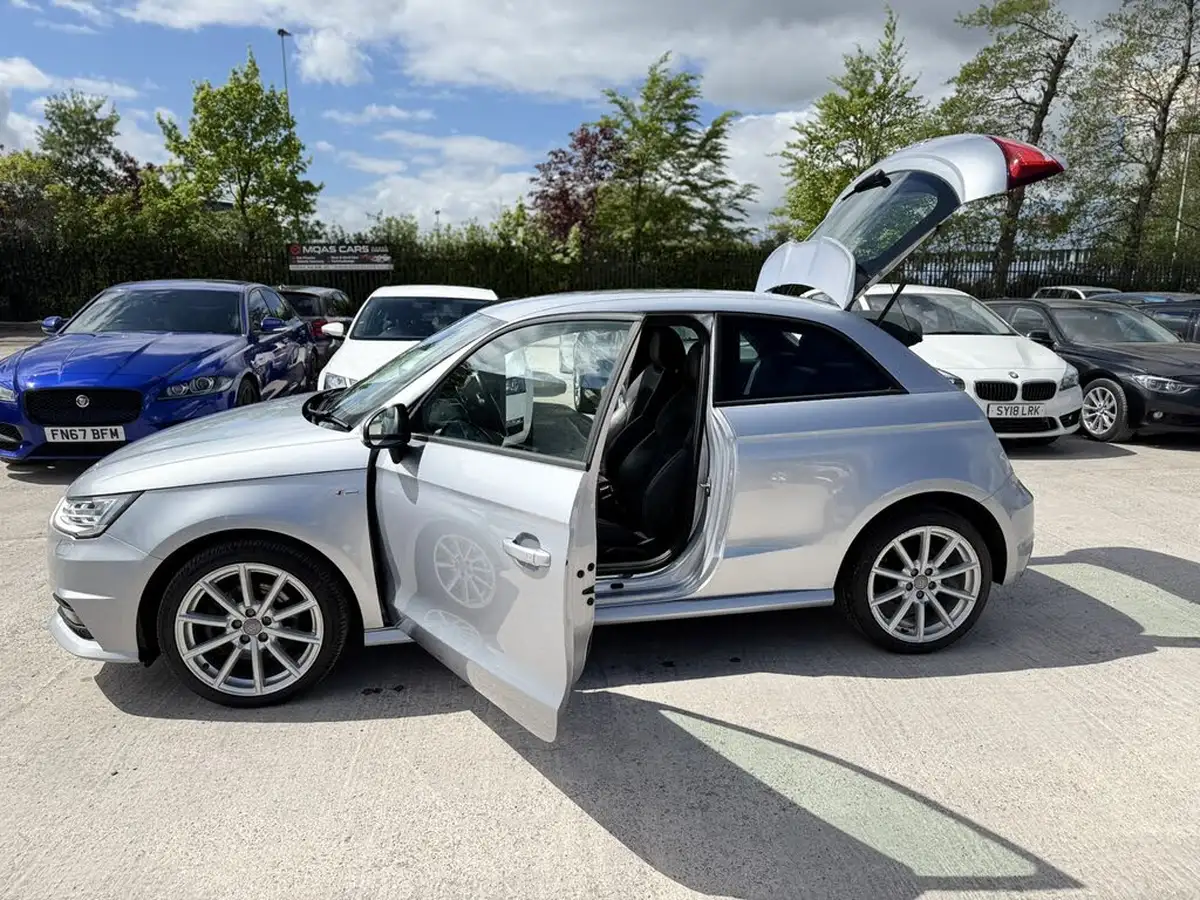 2015-audi-a1-16tdi-s-line-hatchback-3d-big-12