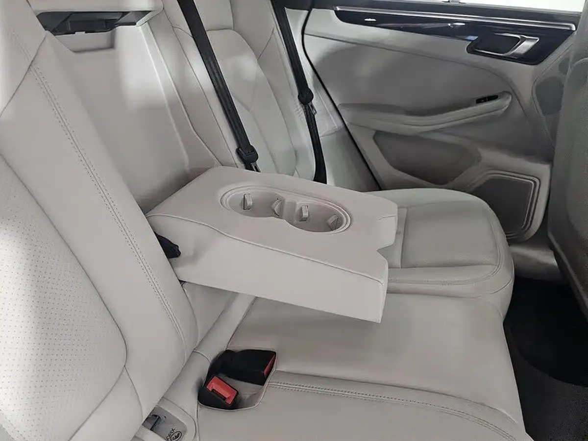 2018-porsche-macan-big-10