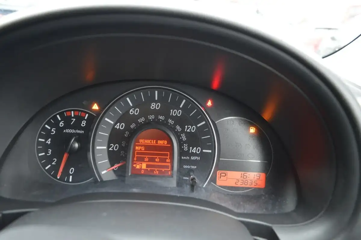 2016-nissan-micra-12-acenta-cvt-big-14