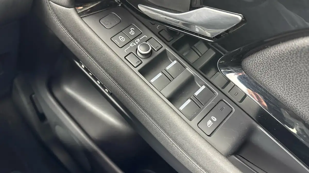 2019-land-rover-range-rover-evoque-20-p300-se-big-21