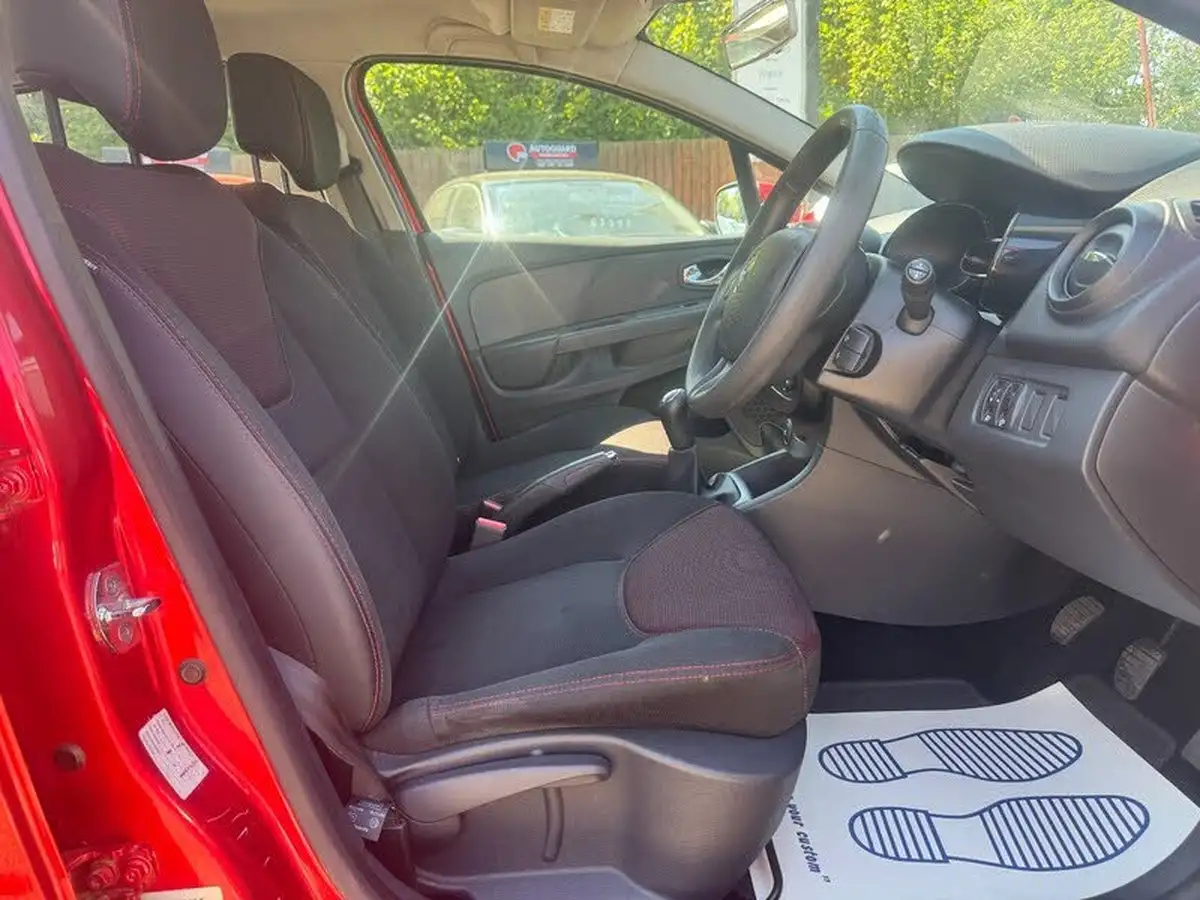 2013-renault-clio-12-16v-expression-hatchback-5d-big-11