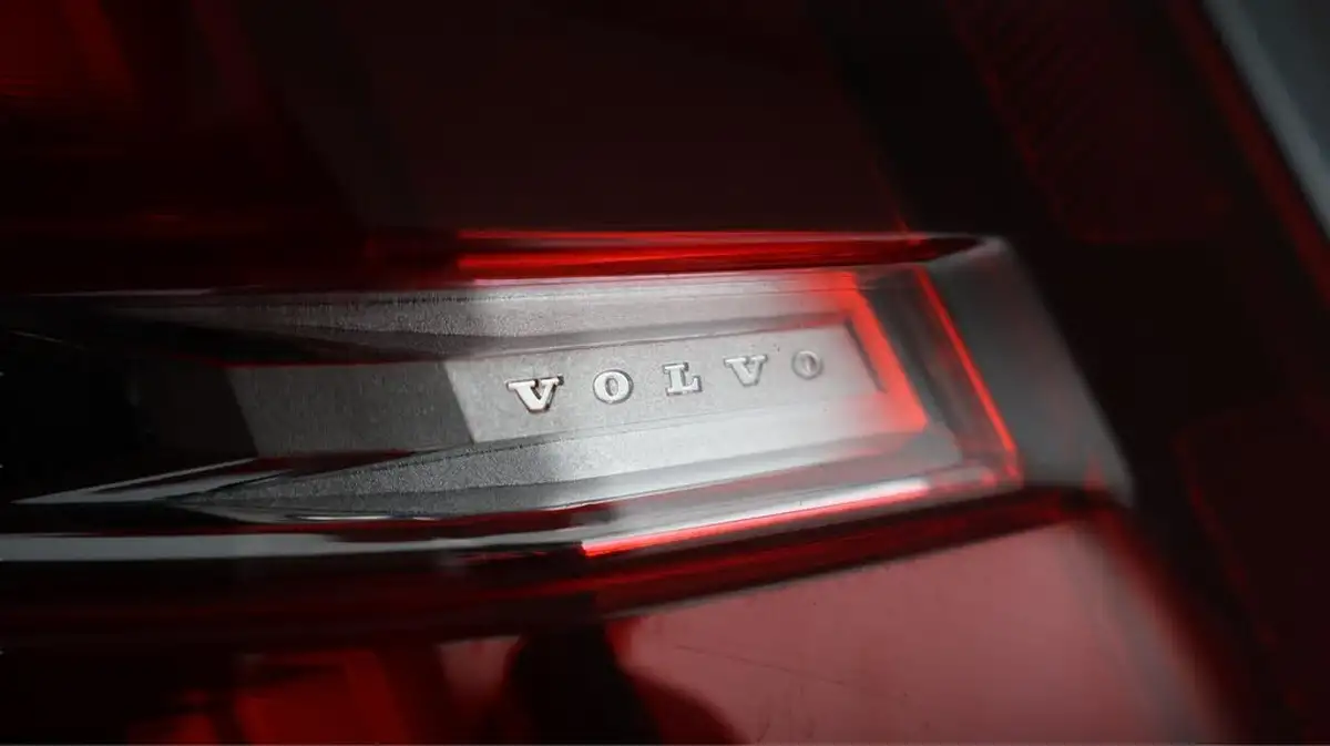 2019-volvo-v60-20-t5-momentum-plus-big-21