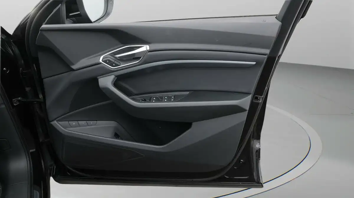 2022-audi-e-tron-50e-technik-sportback-big-15