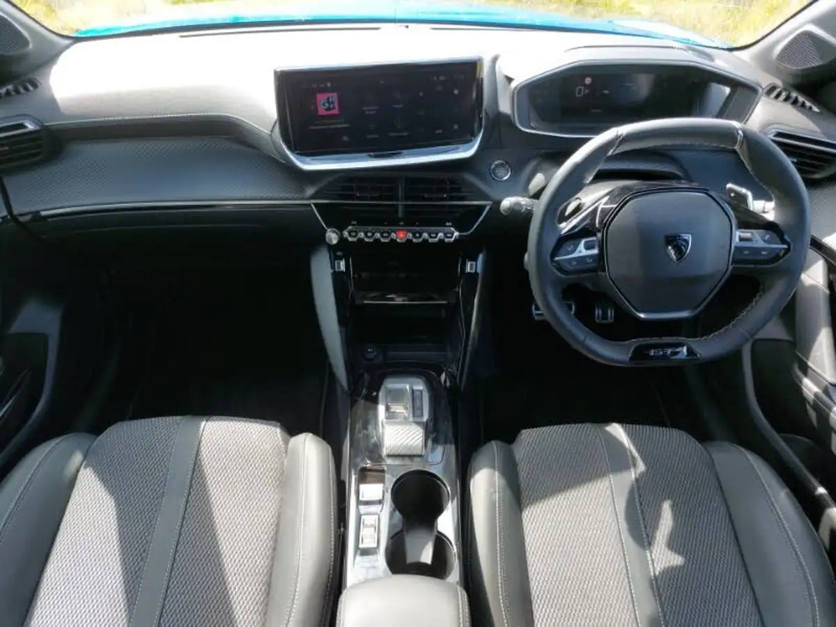 2024-peugeot-208-12-puretech-gt-100ps-hybrid-e-dsc6-big-2