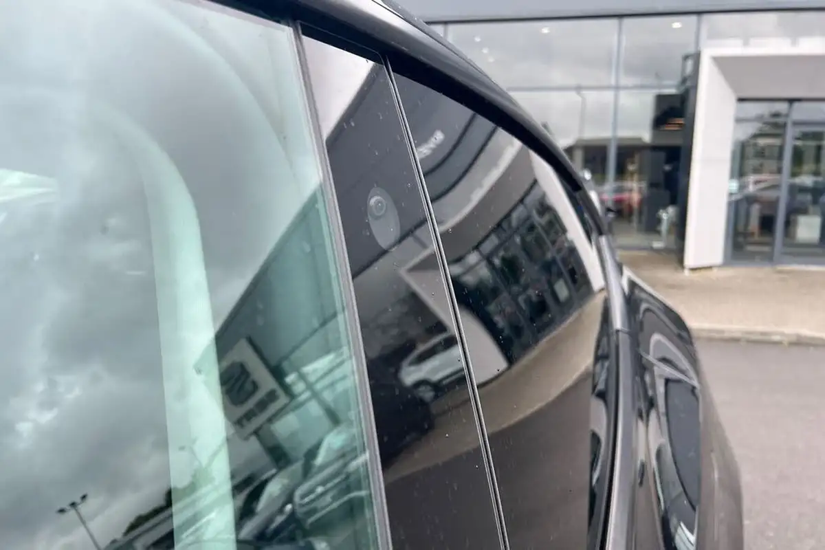 2022-tesla-model-y-e-long-range-big-32