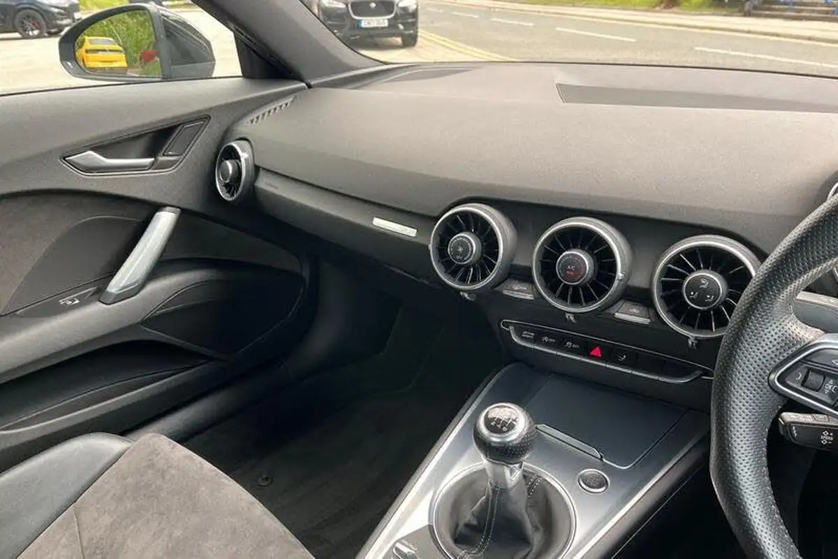 2017-audi-tt-coupe-18-tfsi-s-line-big-22