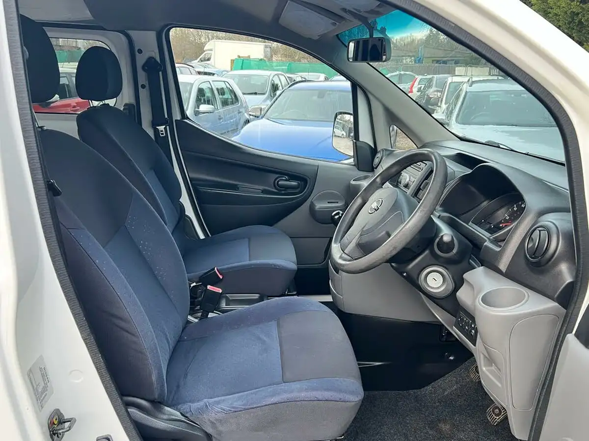 2011-nissan-nv200-15td-se-85bhpeuro-5-combi-5seater-big-18