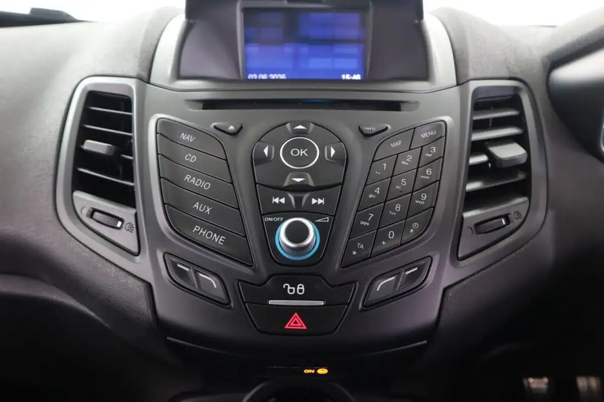 2017-ford-fiesta-10t-st-line-100ps-5d-big-18