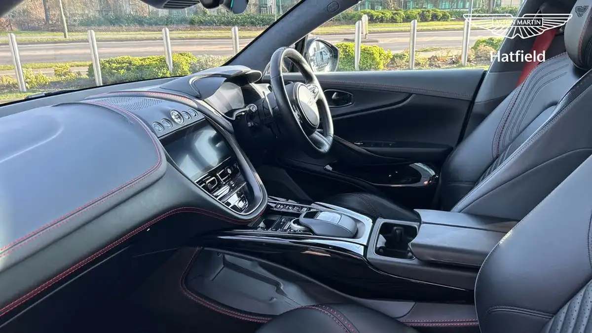 2021-aston-martin-dbx-40-v8-big-11
