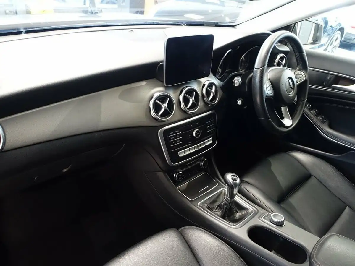 2017-mercedes-benz-gla-class-16-gla-200-sport-big-12