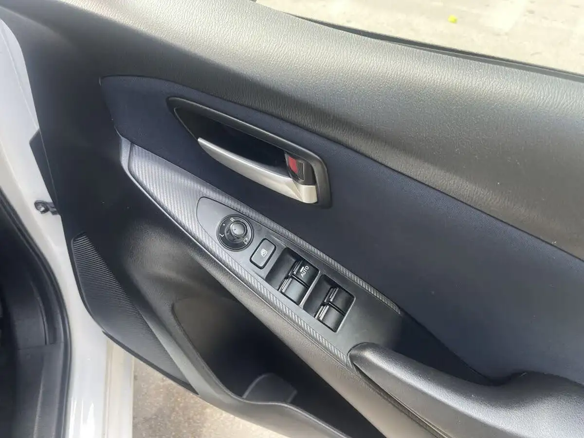 2016-mazda-mazda2-15-se-l-75ps-big-14