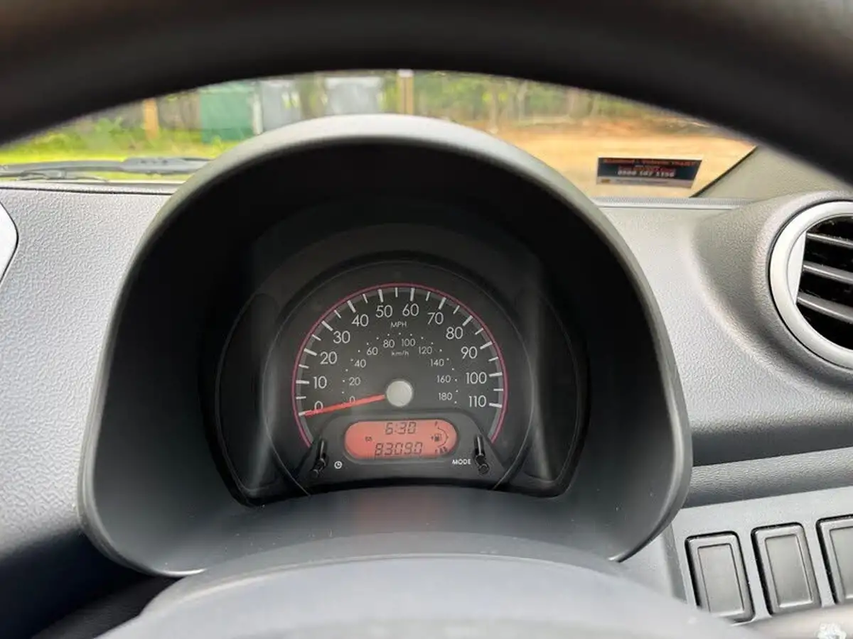 2014-suzuki-alto-10-sz-big-19