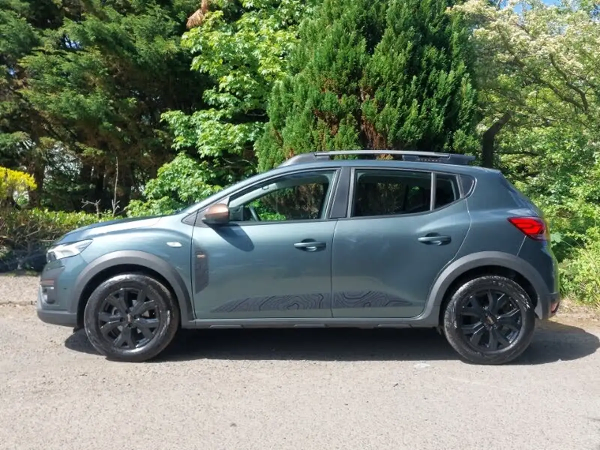 2024-dacia-sandero-stepway-10-tce-extreme-90bhp-big-3