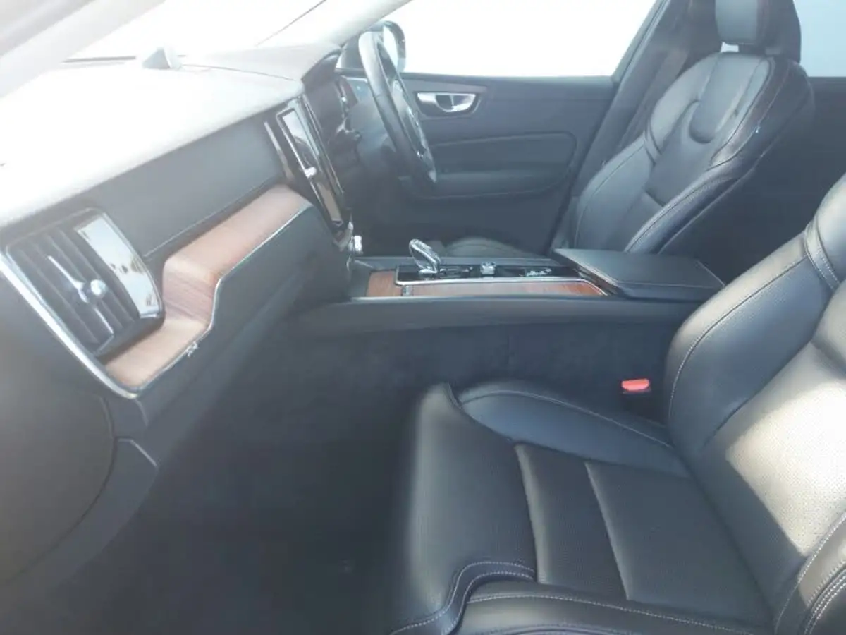 2024-volvo-xc60-20-t8-ultimate-dark-big-4