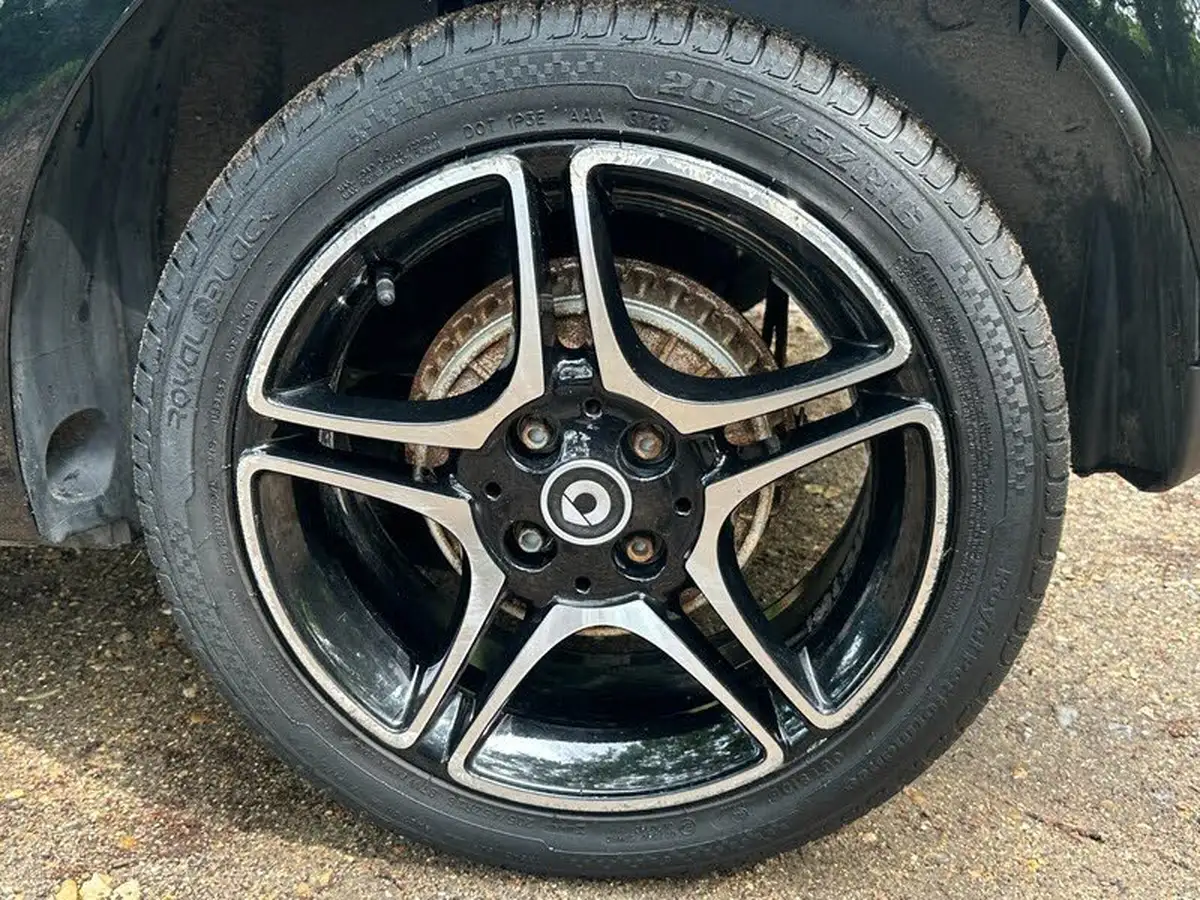 2021-smart-forfour-eq-premium-big-21