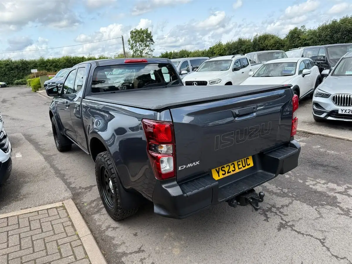 2023-isuzu-d-max-19td-utility-4x4-extended-auto-big-4
