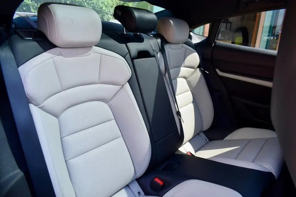 2022-porsche-taycan-e-base-476ps-performance-battery-plus-big-35