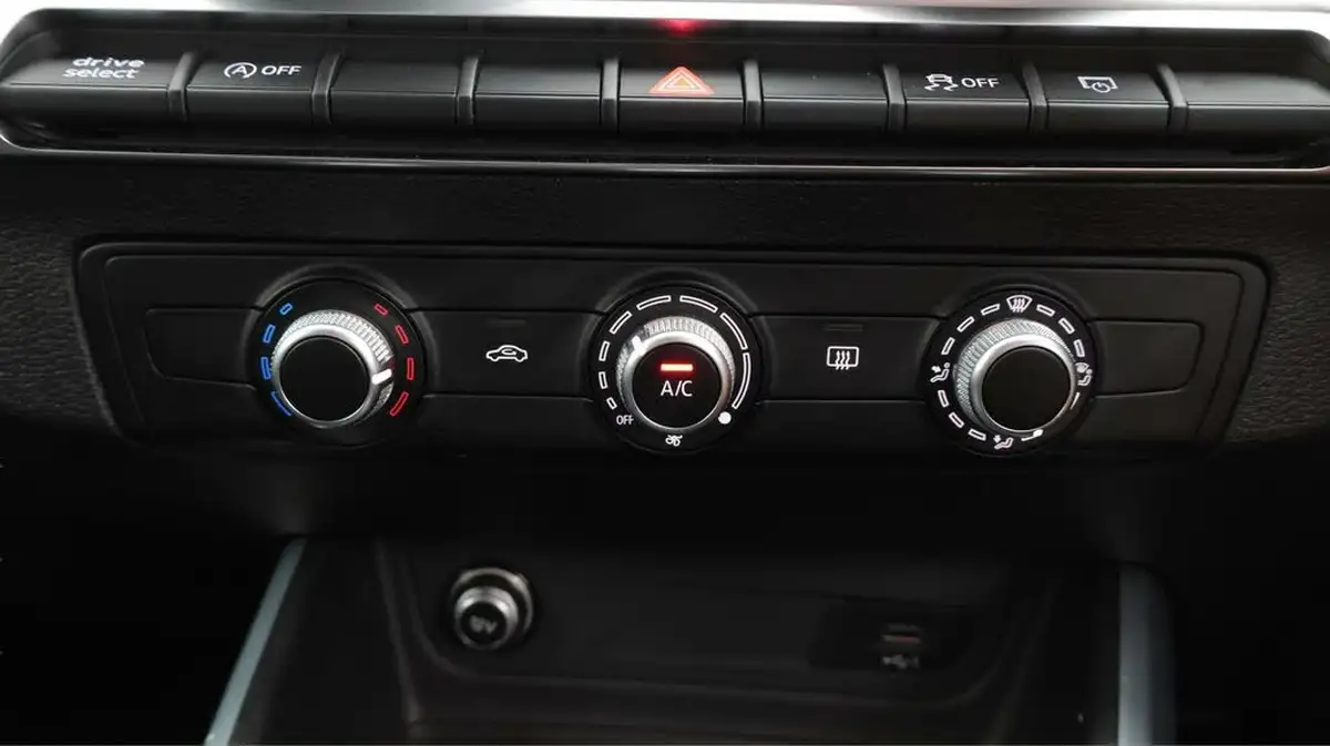 2020-audi-q2-15-35-tfsi-s-line-1495cc-tronic-big-12