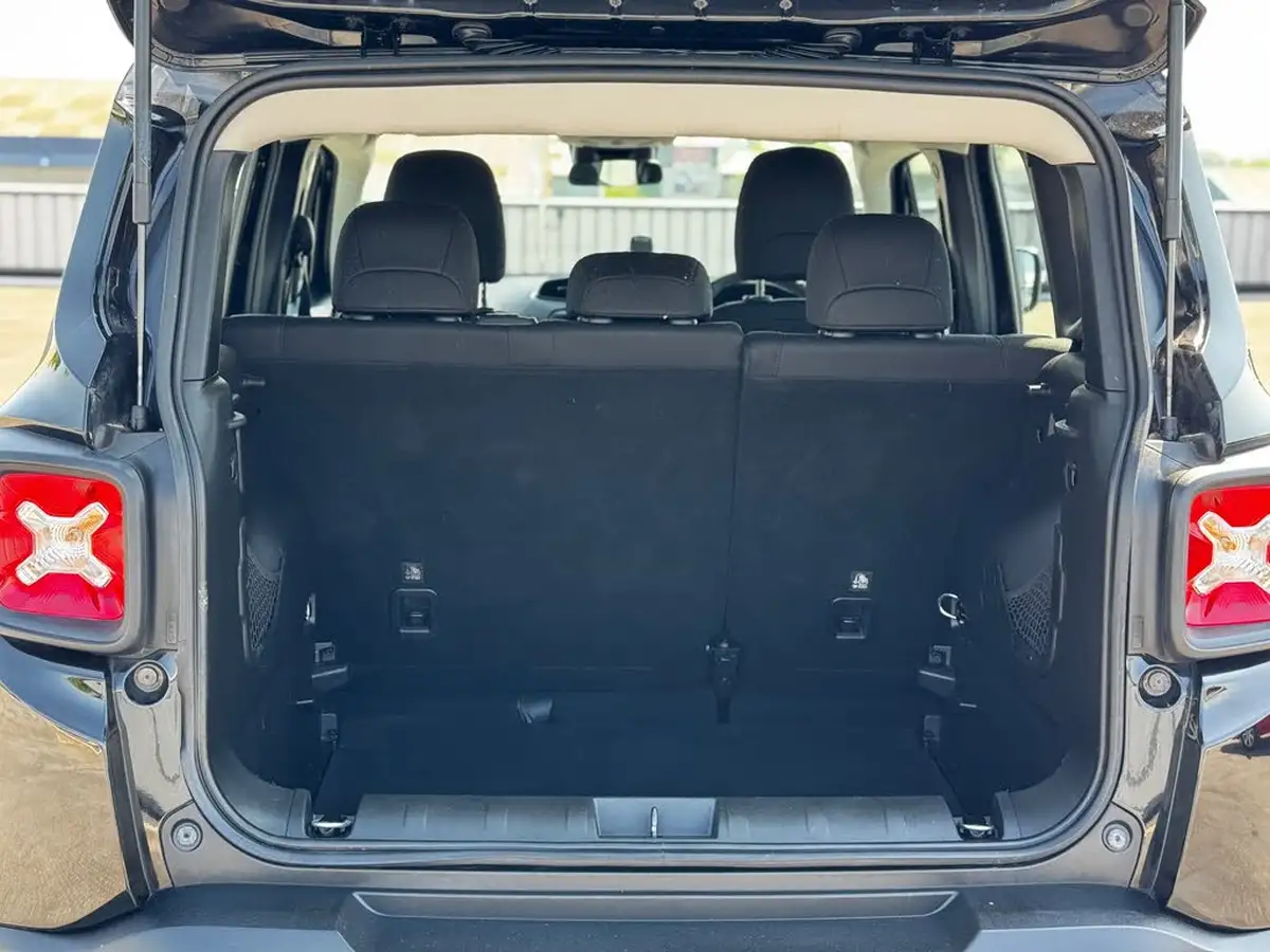 2018-jeep-renegade-10-gse-sport-big-24