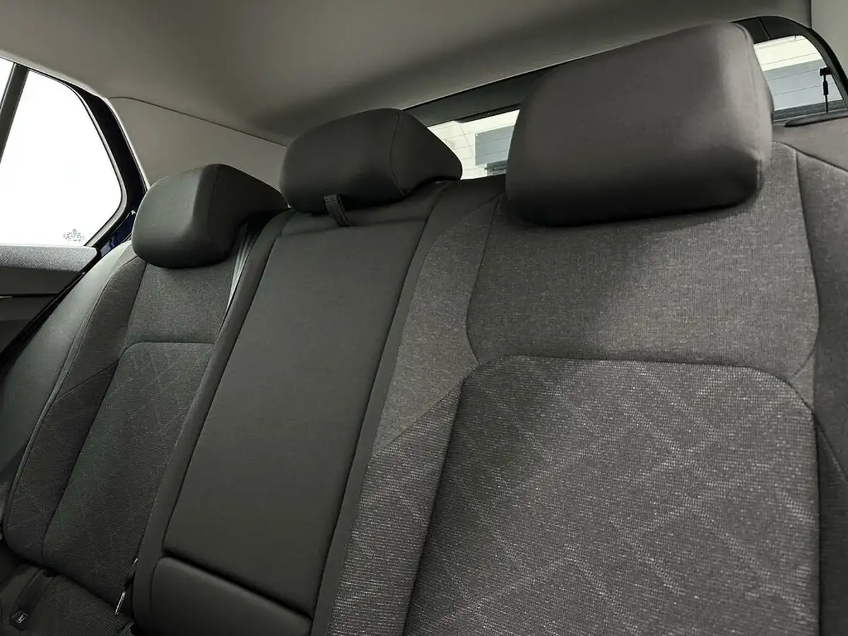 2022-volkswagen-golf-15-tsi-life-150ps-hatchback-big-38