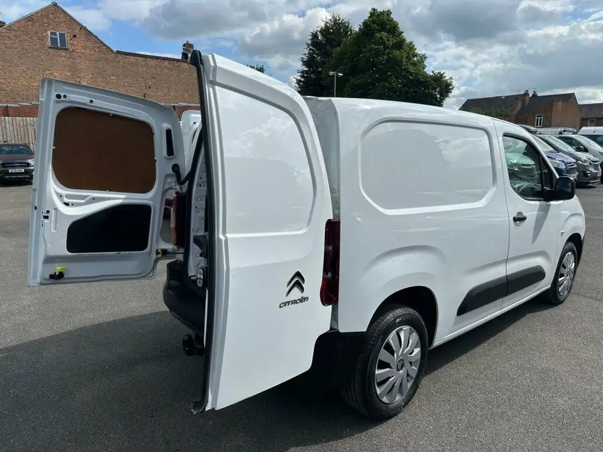 2019-citroen-berlingo-15bluehdi-1000-enterprise-100pseu6dt-e-panel-big-5