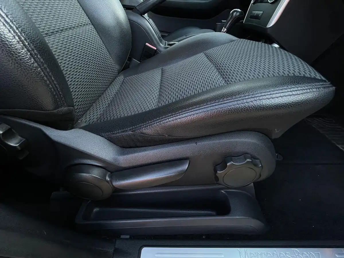 2011-mercedes-benz-a-class-15-a160-avantgarde-se-95bhp-5d-cvt-big-38