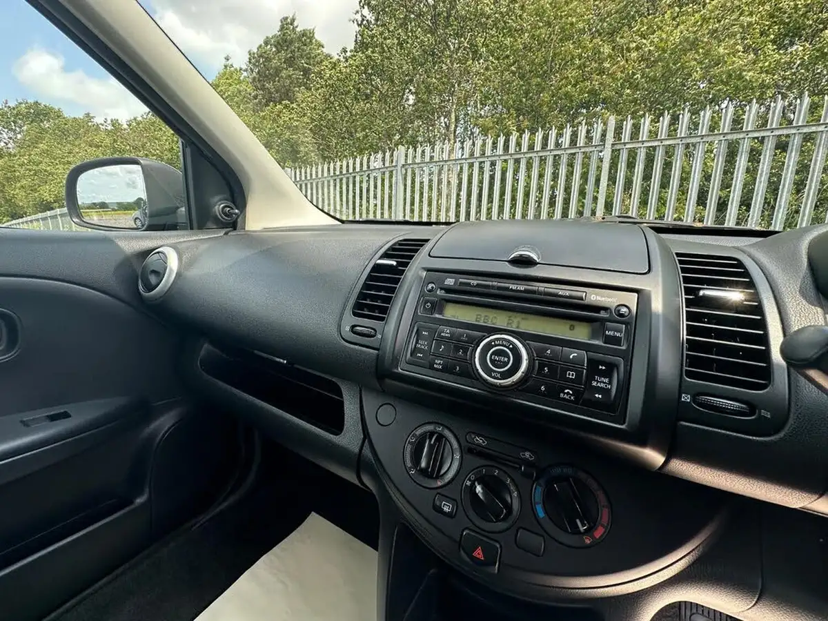 2011-nissan-note-14-visia-big-20
