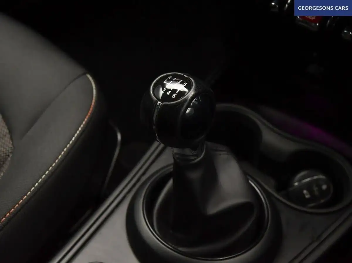 2019-mini-countryman-15-cooper-classic-big-20